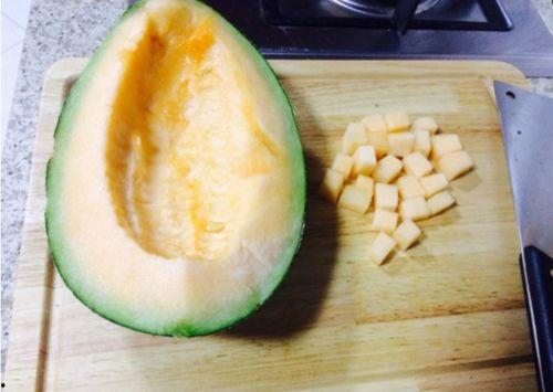 吃巨型哈密瓜,巨型哈密瓜美食盛宴