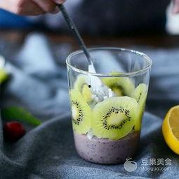 可爱的奶罐吃瓜,萌态十足，带你领略可爱瞬间  第2张