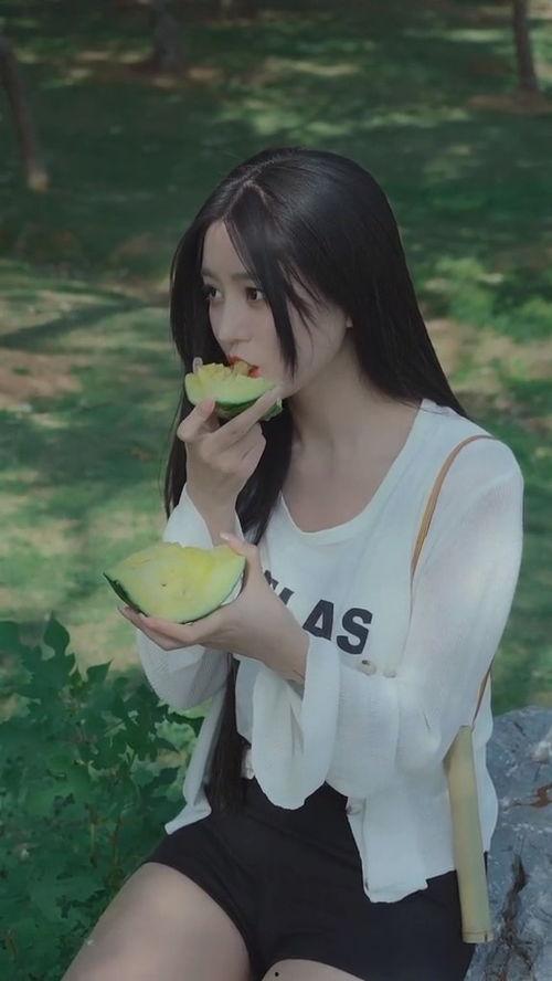 吃瓜里面的美女